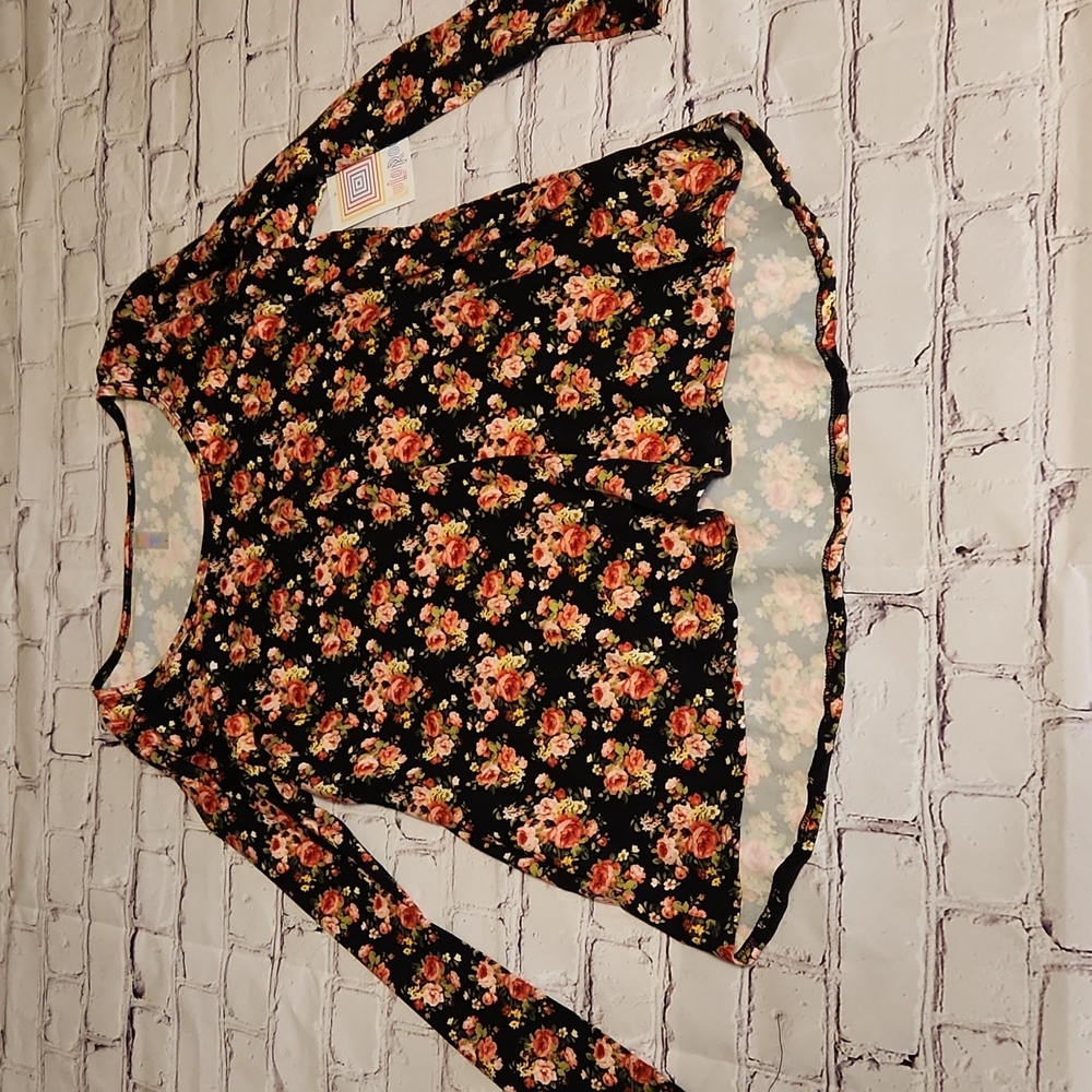 Large NWT long sleeved floral tee LuLaRoe Lynnae